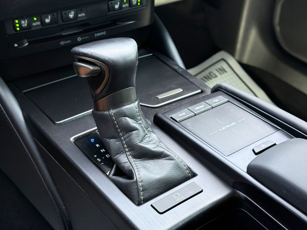 Thumbnail: 2019 Lexus ES - 20
