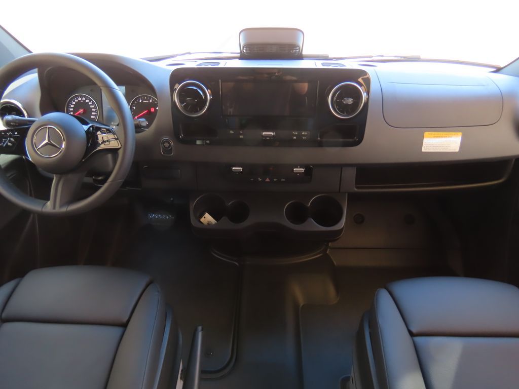 Thumbnail: 2025 Mercedes-Benz Sprinter - 14