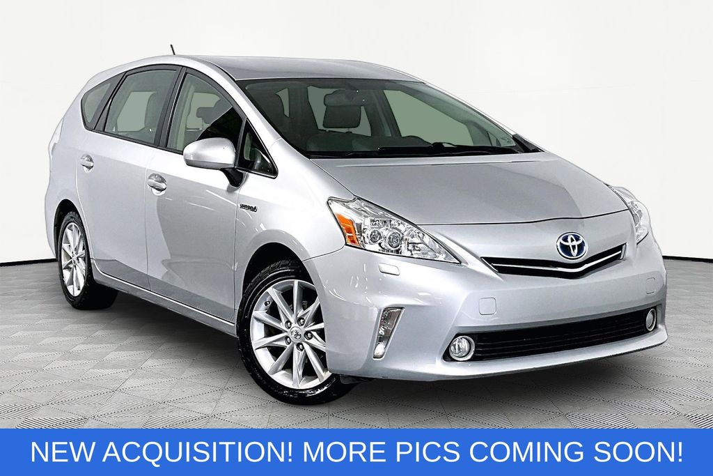 2014 Toyota Prius v Five FWD