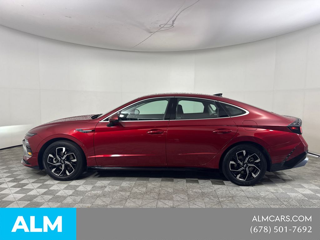 Used 2025 Red Hyundai SEL image 11