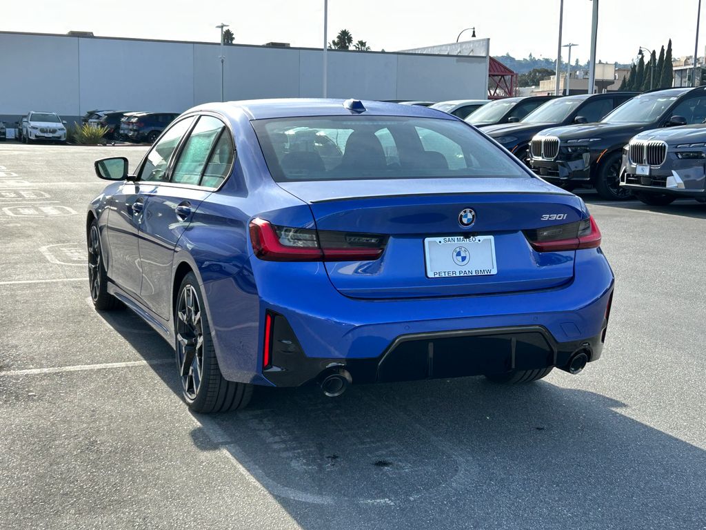 Thumbnail: 2026 BMW 3 Series - 3