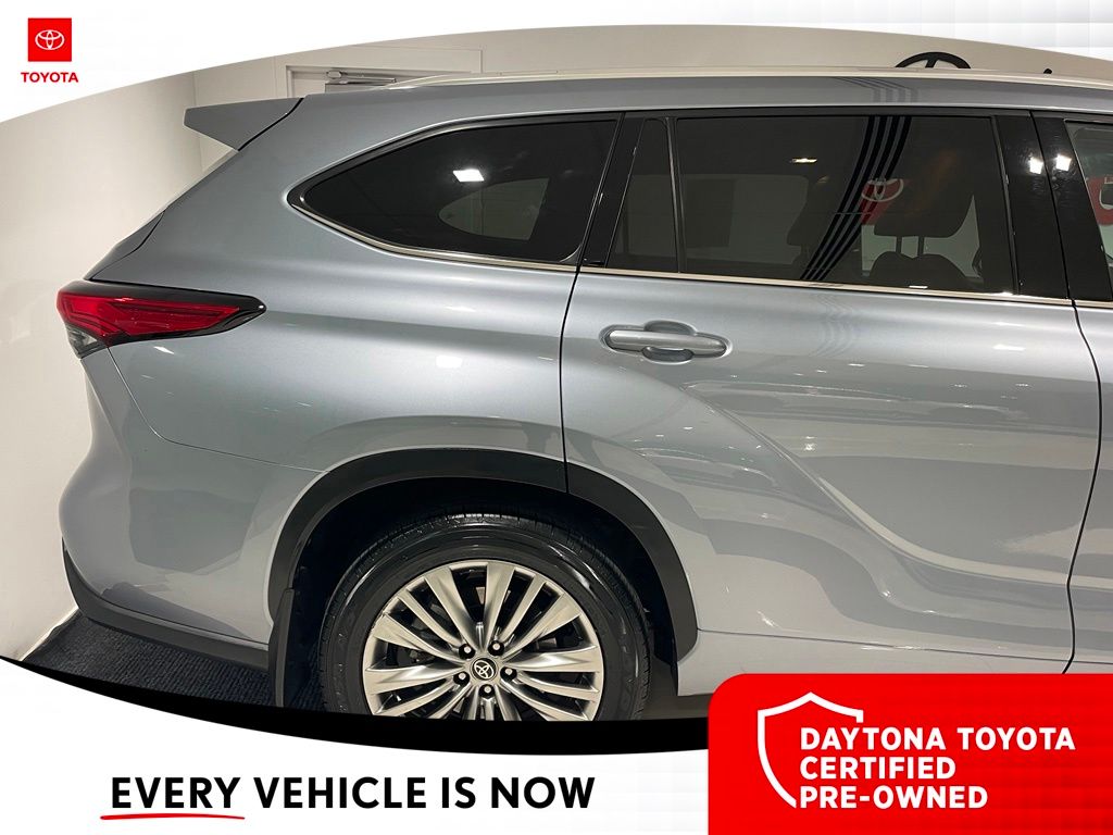 Used 2023 Toyota Highlander Hybrid SUV