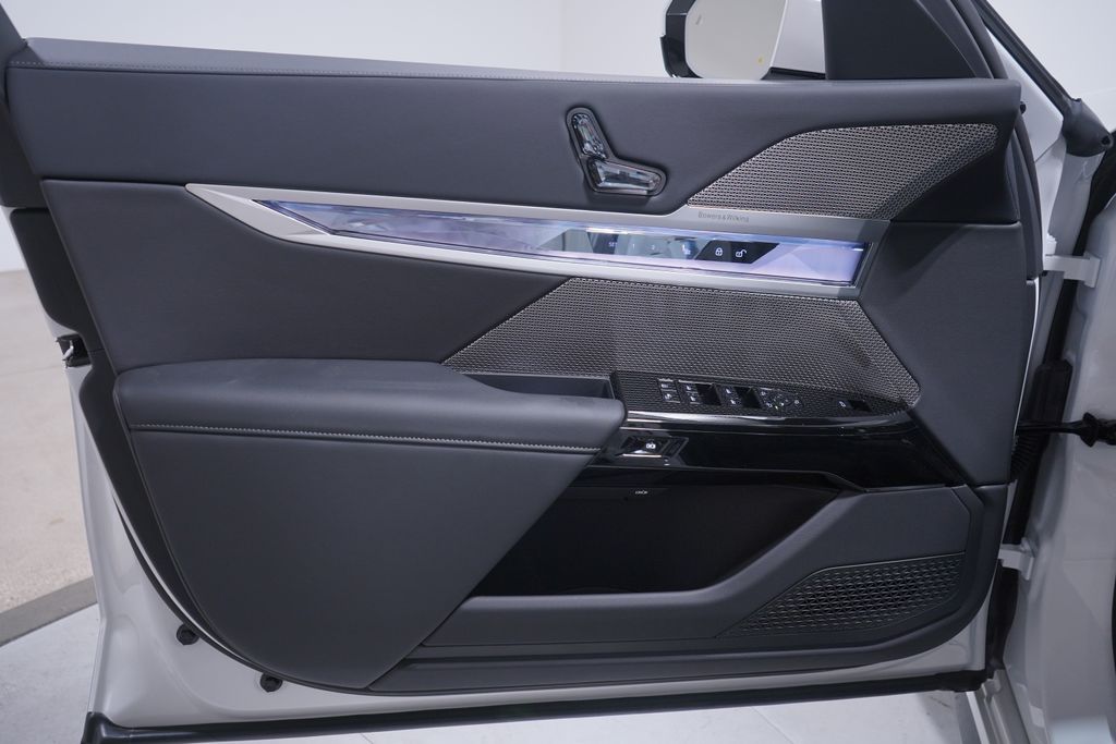 2025 BMW 7 Series 740i 14