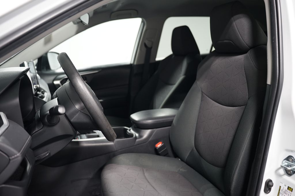 2023 Toyota RAV4 XLE 6