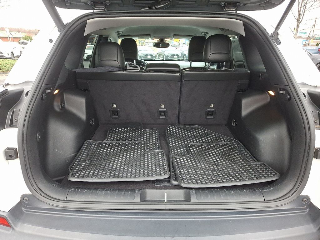 Thumbnail: 2019 Jeep Cherokee - 29