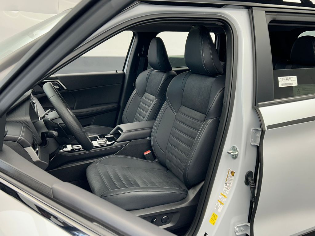 New 2026 White / Black Mitsubishi Trail Edition image 10