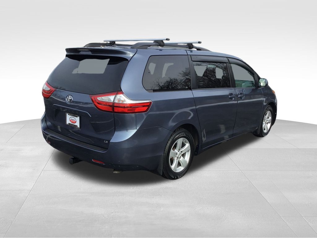 Thumbnail: 2016 Toyota Sienna - 5