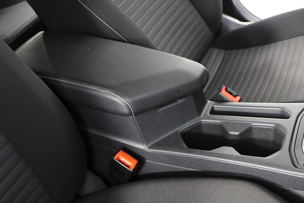 Thumbnail: 2022 Volkswagen Jetta - 16