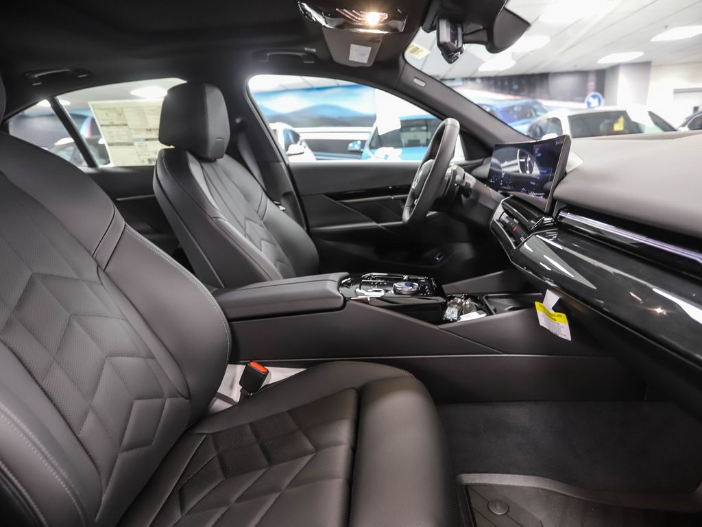 Thumbnail: 2025 BMW 5 Series - 29