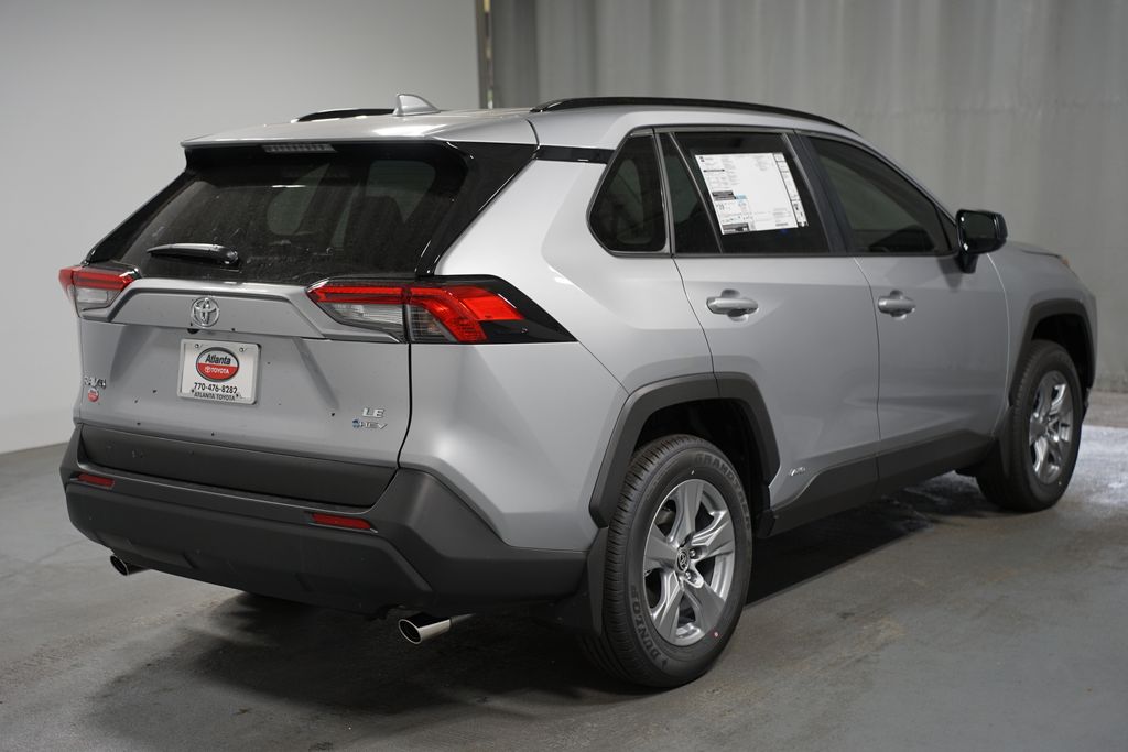 2025 Toyota RAV4 LE 8