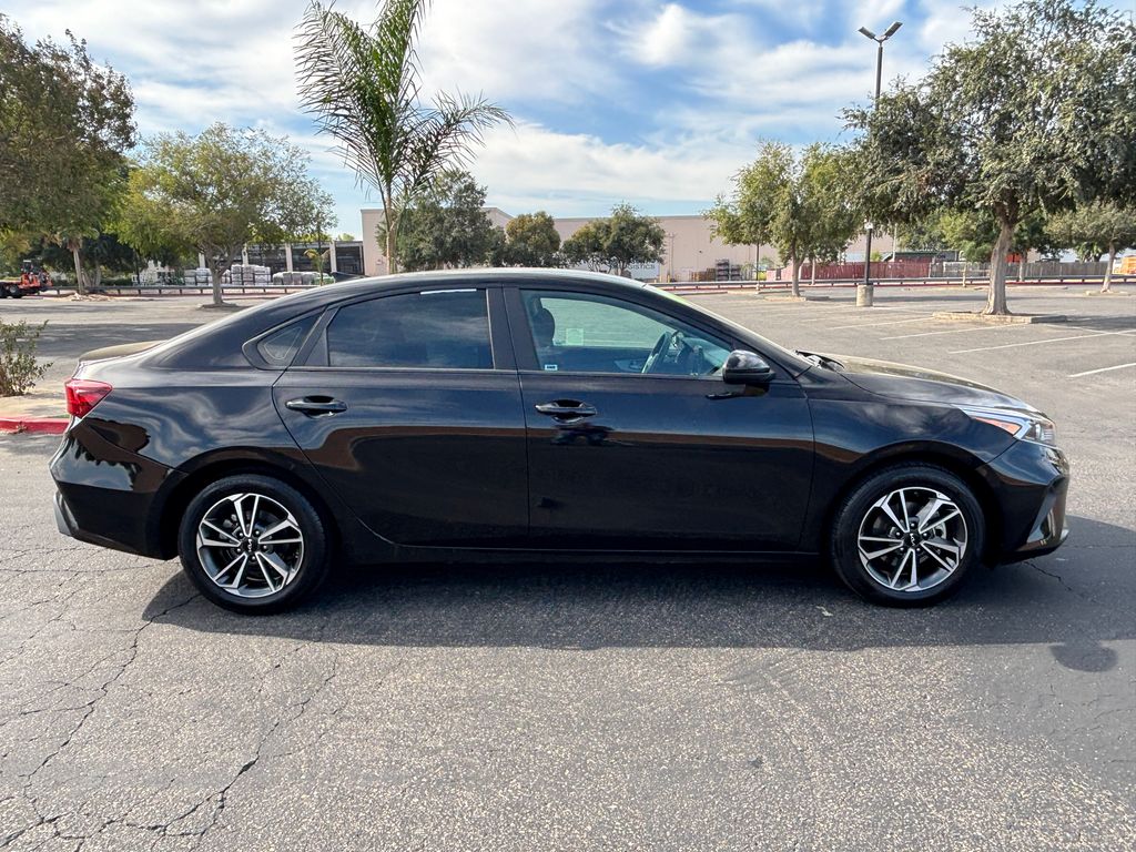 Thumbnail: 2023 Kia Forte - 4