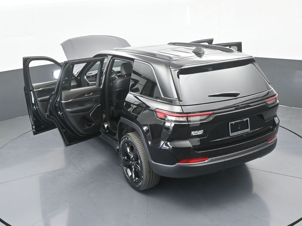 New 2026 Diamond Black Crystal Pearlcoat Jeep Limited image 62