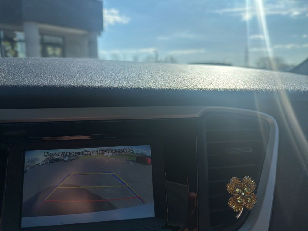 2019 Frost White Pearl Hyundai Accent SE FWD Sedan