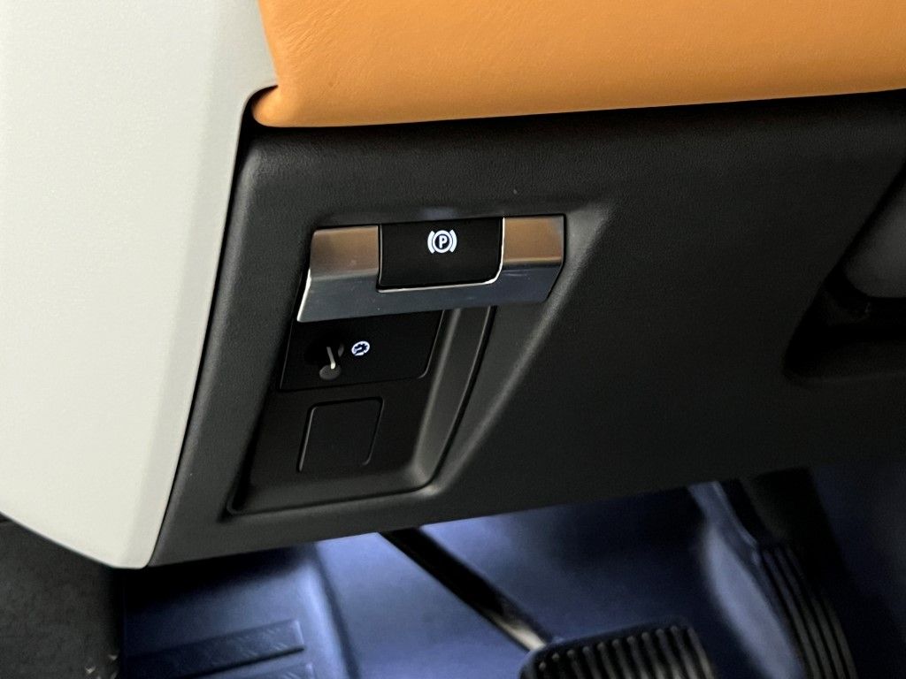 Thumbnail: 2024 Land Rover Defender - 23