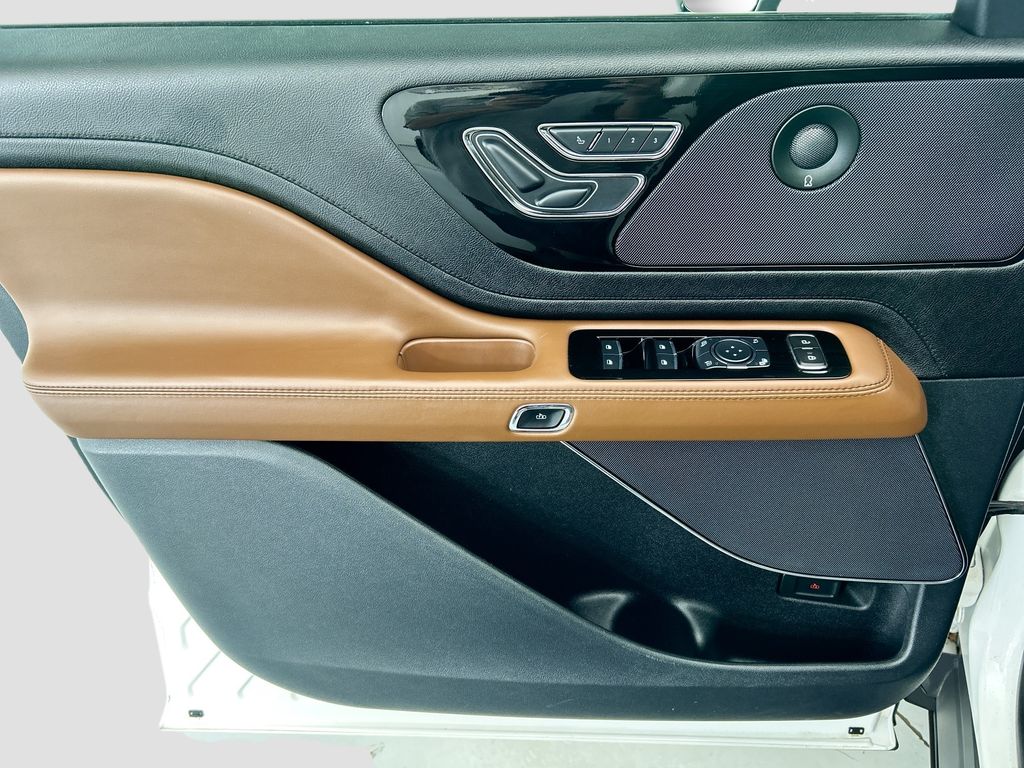 Thumbnail: 2023 Lincoln Aviator - 23