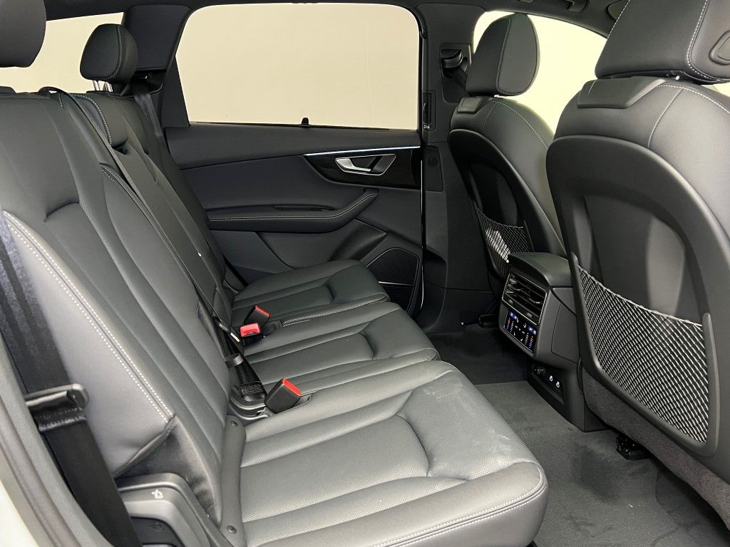 Thumbnail: 2026 Audi Q7 - 18