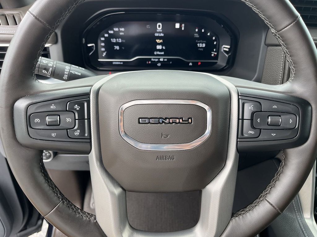 2023 GMC Yukon Denali 31