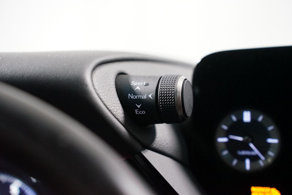 Thumbnail: 2024 Lexus ES - 18