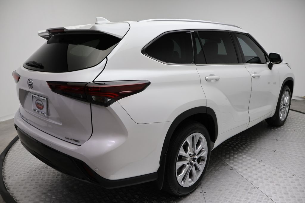 Thumbnail: 2024 Toyota Highlander - 8