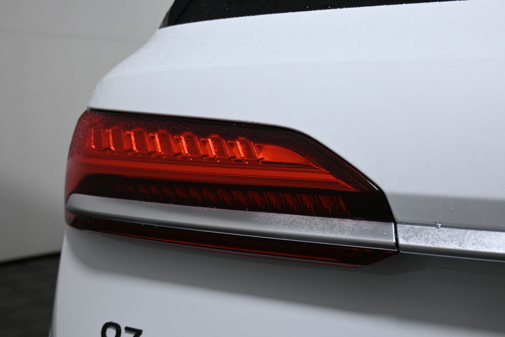 Thumbnail: 2026 Audi Q7 - 12