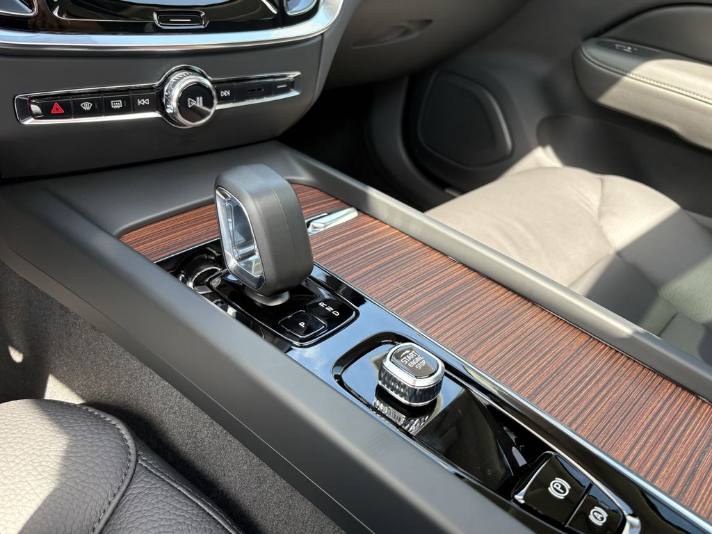 New 2026 Crystal White Volvo B5 Plus image 22