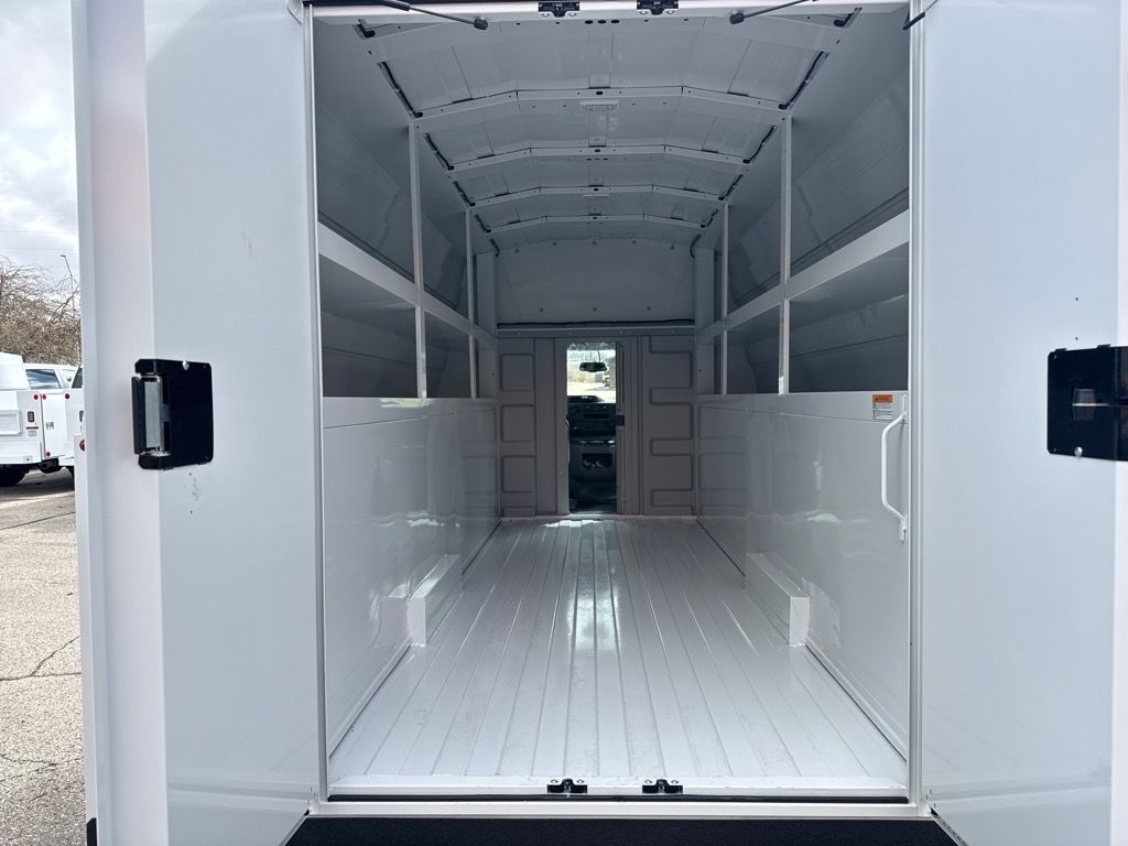 New 2025 Oxford White Ford Base image 6