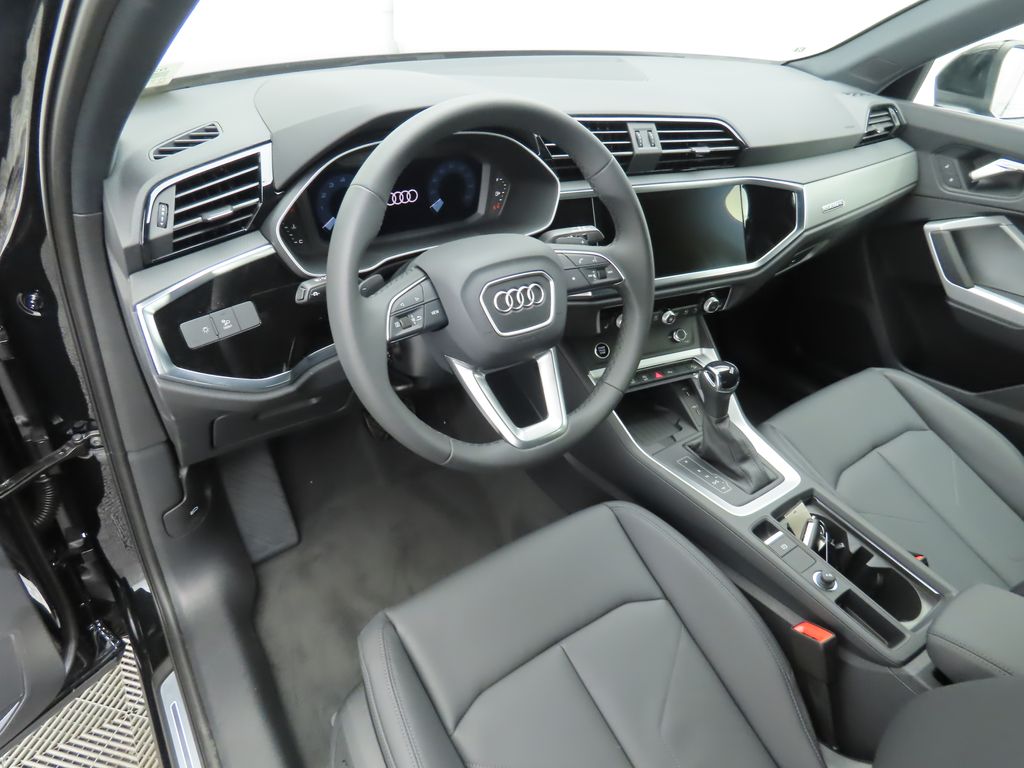 Thumbnail: 2025 Audi Q3 - 10