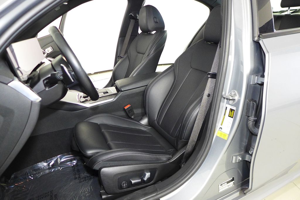 Thumbnail: 2023 BMW 3 Series - 22