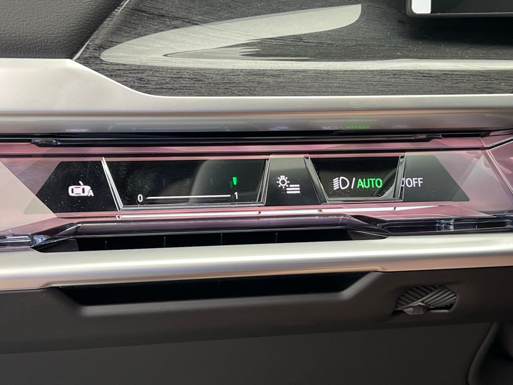 Thumbnail: 2025 BMW 7 Series - 19