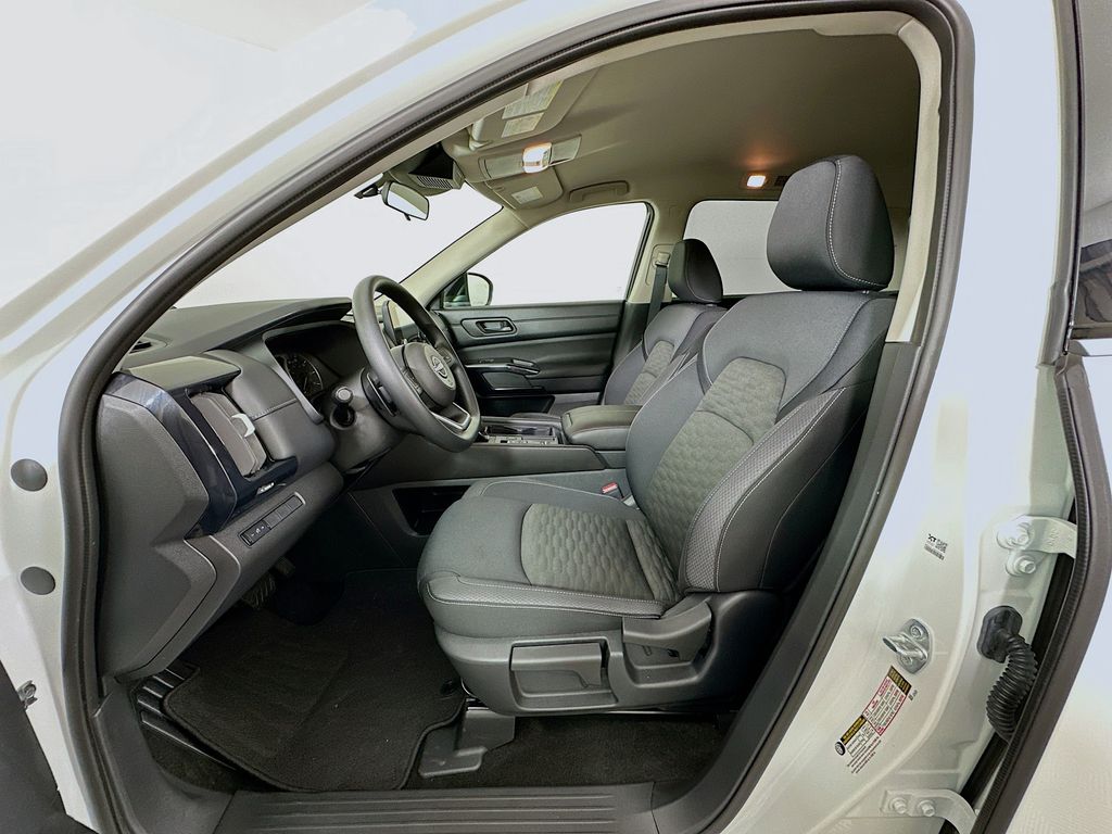 2024 Nissan Pathfinder S 20