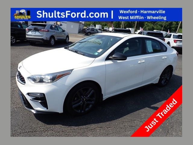 Clear White 2021 Kia Forte Sedan Front-Wheel Drive Continuously Variable Transmission