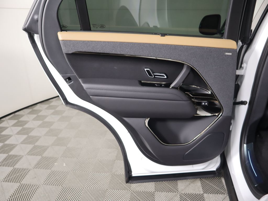 Thumbnail: 2025 Land Rover Range Rover Sport - 28
