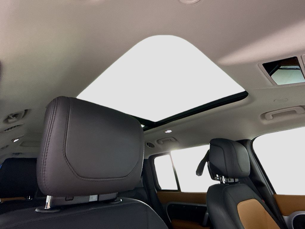 Thumbnail: 2024 Land Rover Defender - 19