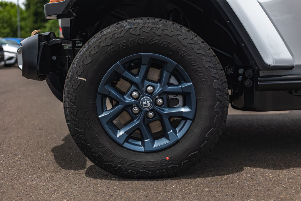 2026 Jeep Gladiator 85th Anniversary Edition thumbnail 14