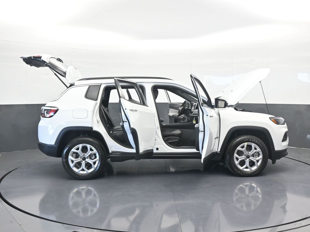 New 2026 Bright White Clearcoat Jeep Latitude image 65