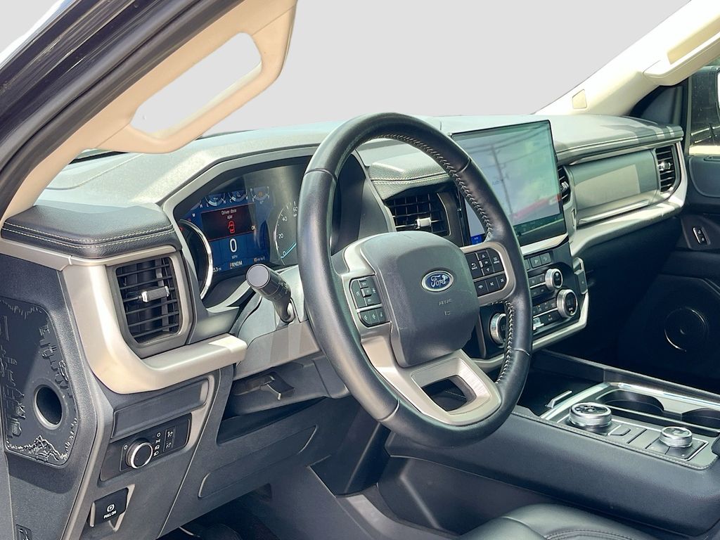 2023 Ford Expedition XLT - 8
