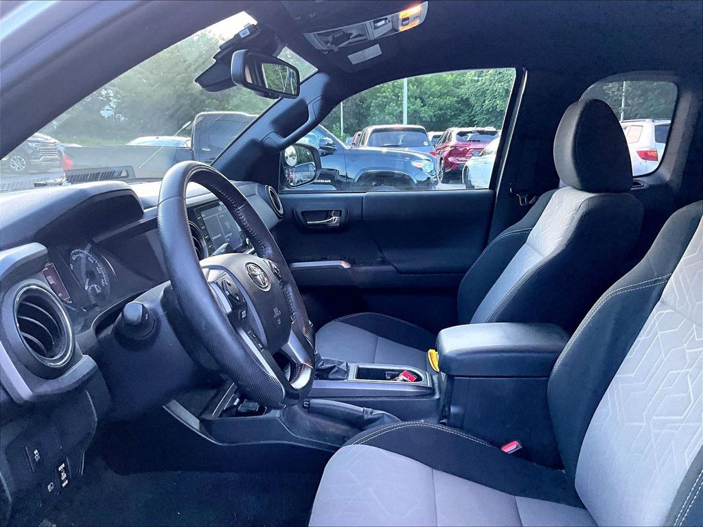 2021 Toyota Tacoma — photo 4