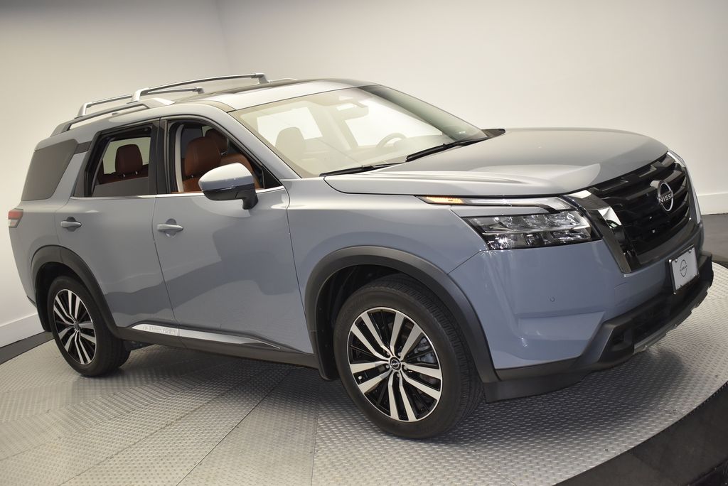 Thumbnail: 2023 Nissan Pathfinder - 3