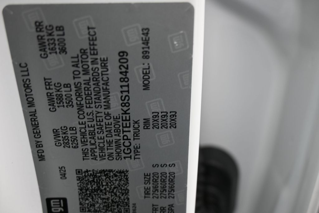 Used 2025 Summit White Chevrolet Trail Boss image 16