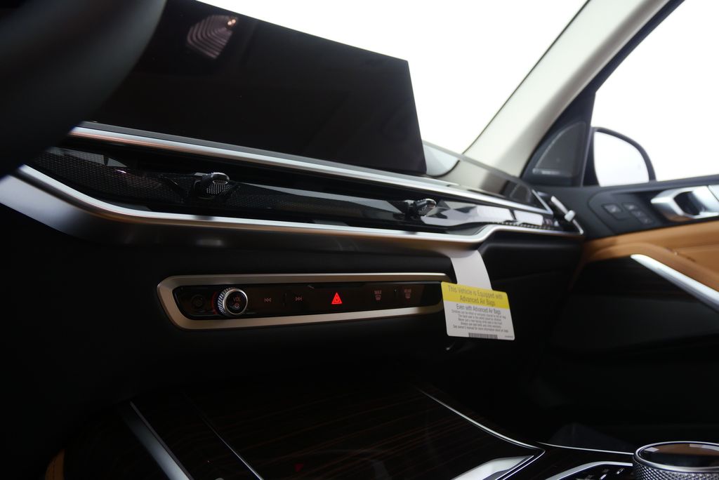 Thumbnail: 2026 BMW X7 - 23