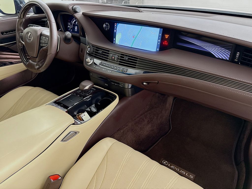 Thumbnail: 2020 Lexus LS - 30
