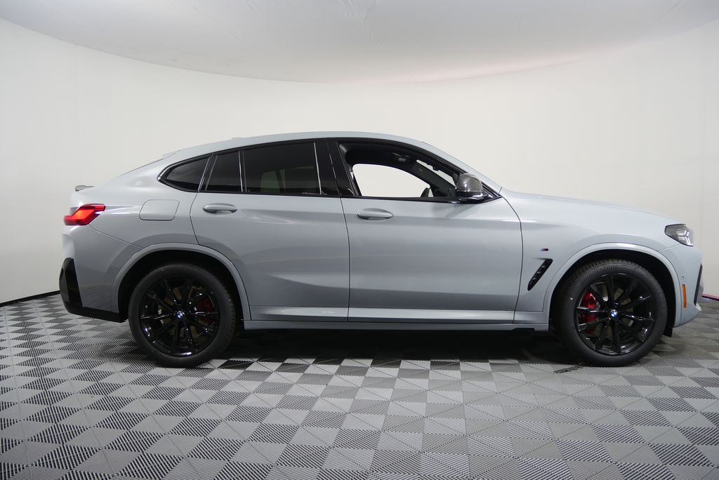 Thumbnail: 2025 BMW X4 - 2