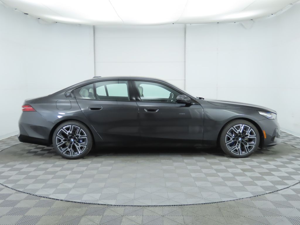 Thumbnail: 2024 BMW 5 Series - 4