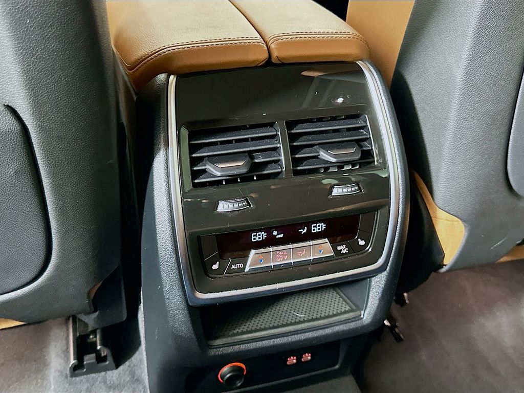 2022 BMW X7 xDrive40i 26
