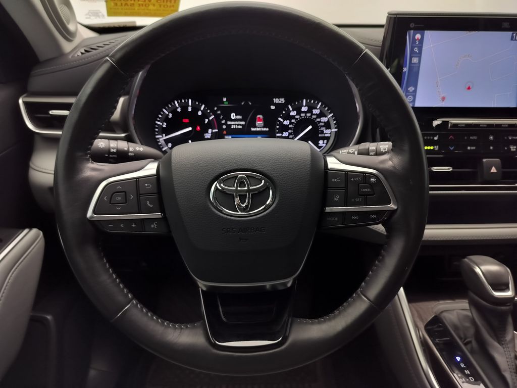 Thumbnail: 2021 Toyota Highlander - 12