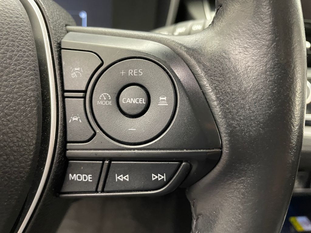 2023 Toyota Corolla Cross XLE 23