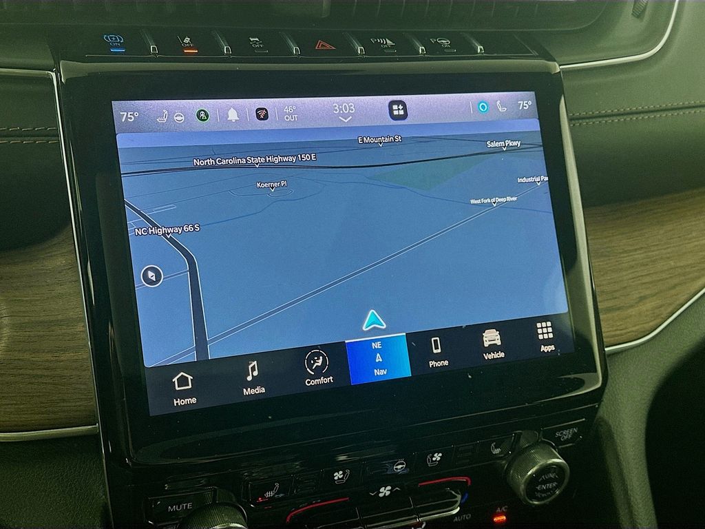 Used 2022 Gray Jeep Summit 4xe image 19