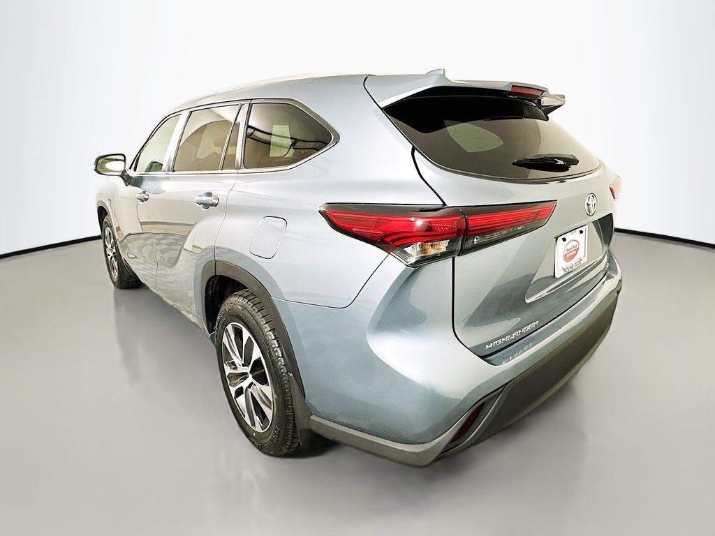 Thumbnail: 2023 Toyota Highlander - 7