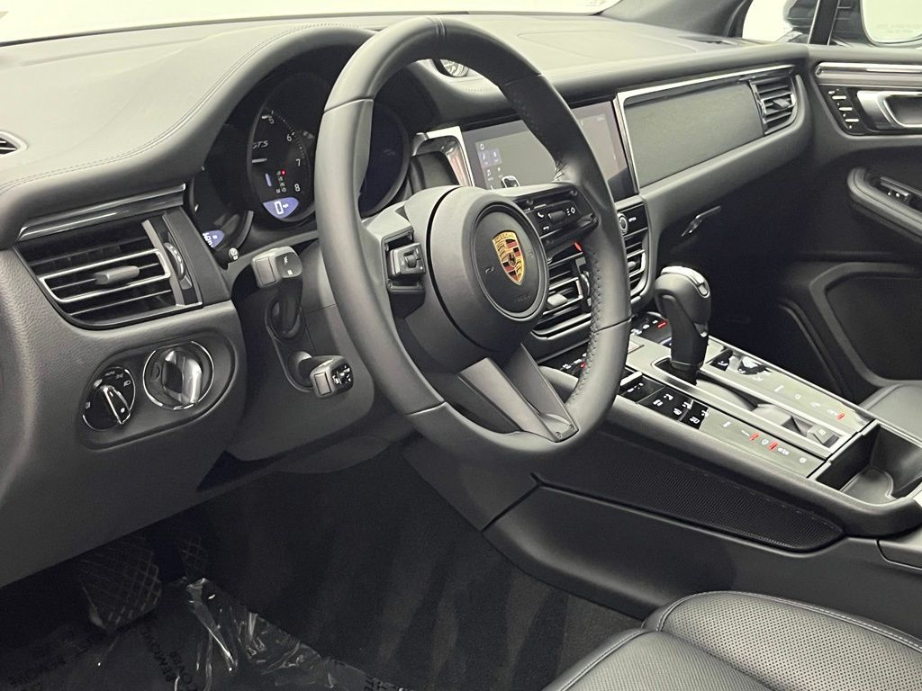 Thumbnail: 2025 Porsche Macan - 4