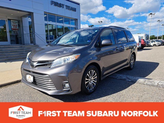 2020 Toyota Sienna XLE 7-Passenger FWD with Auto-Access Seat